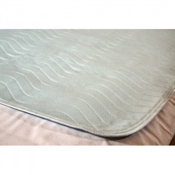 Borderable and Waterproof Mattress Pad for Single Bed.